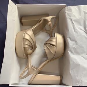 Sandal/shoe light gold open toe, chunky heel very comfortable buckle at ankle 35